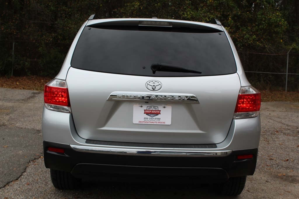 Toyota Highlander FWD 4dr L4 Base (Natl) 2011