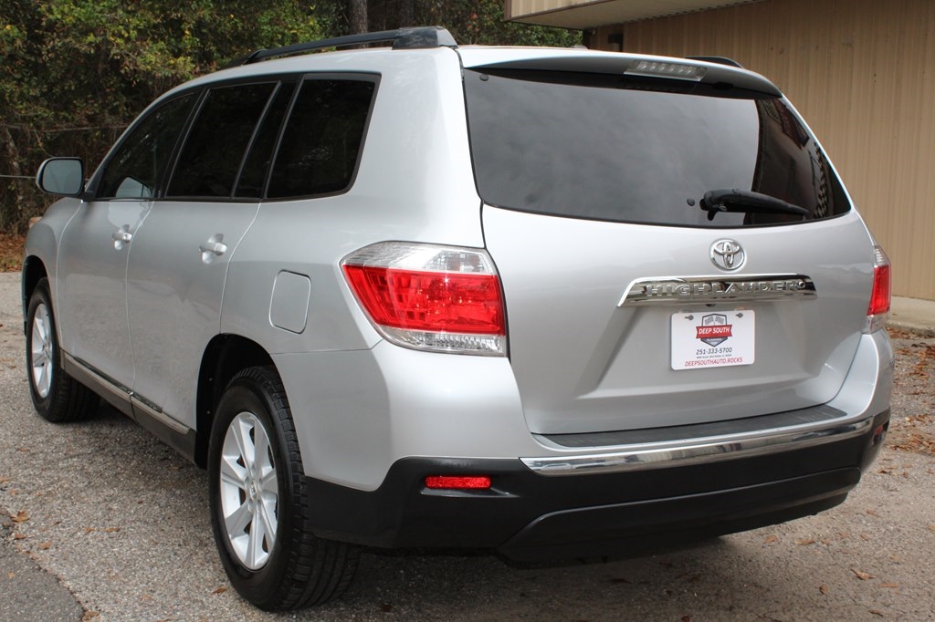 Toyota Highlander FWD 4dr L4 Base (Natl) 2011