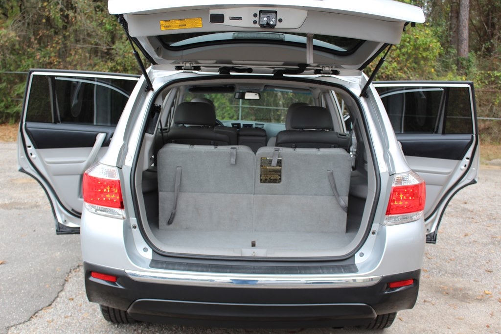 Toyota Highlander FWD 4dr L4 Base (Natl) 2011