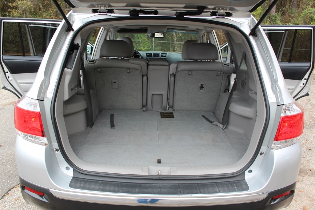 Toyota Highlander FWD 4dr L4 Base (Natl) 2011