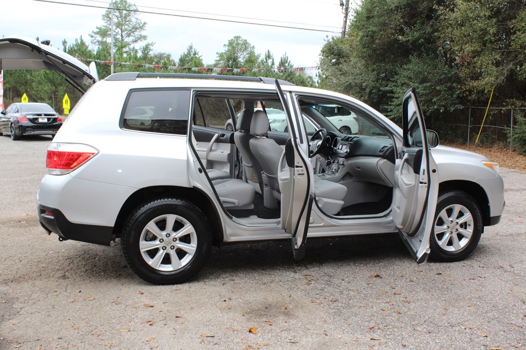 Toyota Highlander FWD 4dr L4 Base (Natl) 2011