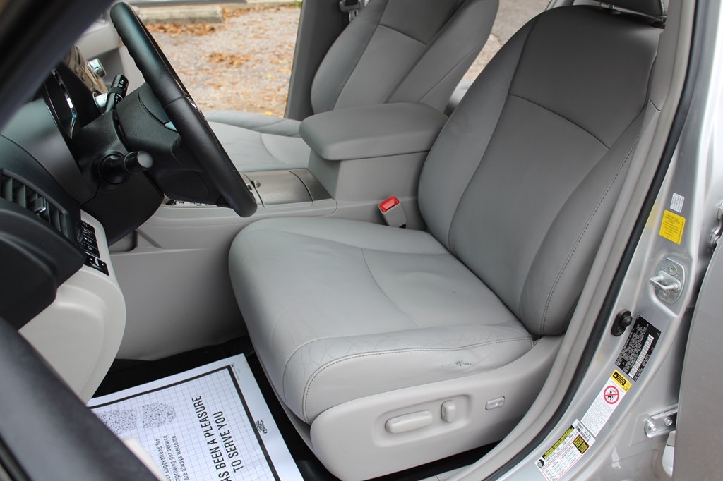 Toyota Highlander FWD 4dr L4 Base (Natl) 2011