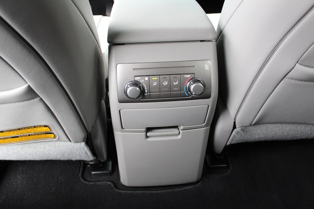 Toyota Highlander FWD 4dr L4 Base (Natl) 2011