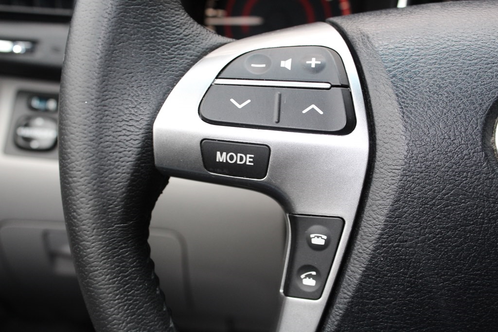 Toyota Highlander FWD 4dr L4 Base (Natl) 2011