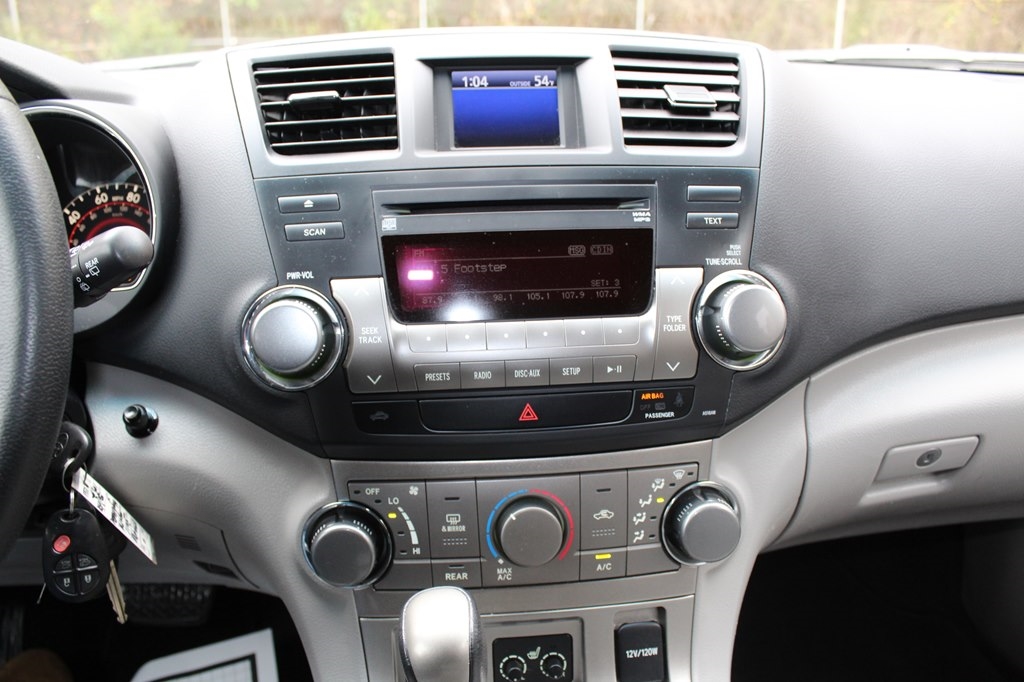 Toyota Highlander FWD 4dr L4 Base (Natl) 2011