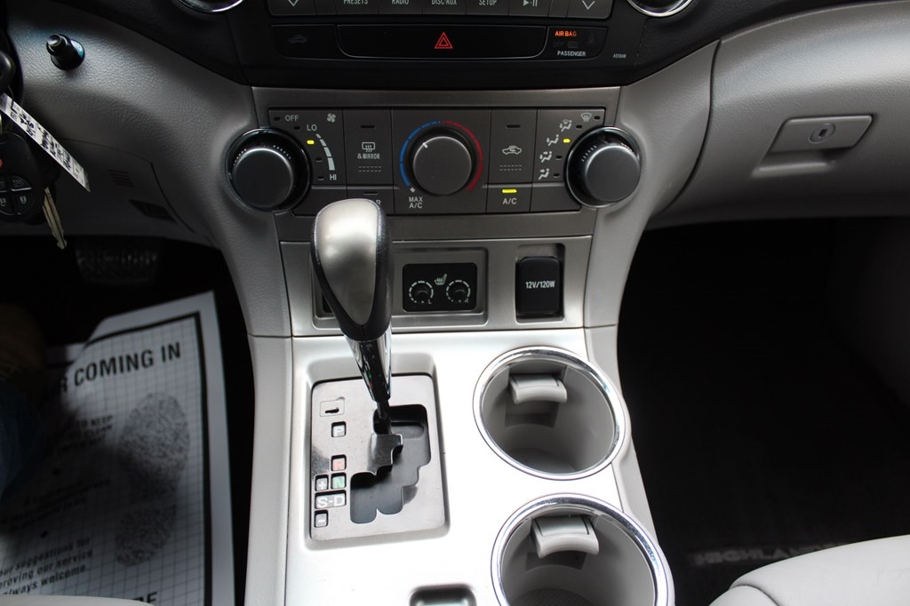 Toyota Highlander FWD 4dr L4 Base (Natl) 2011