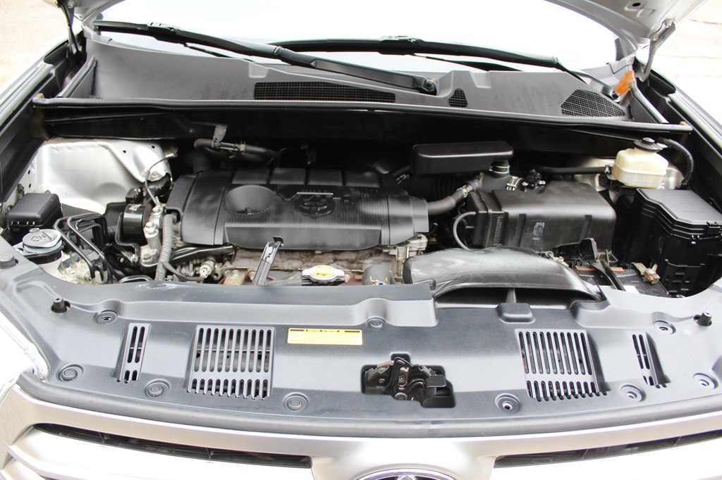 Toyota Highlander FWD 4dr L4 Base (Natl) 2011