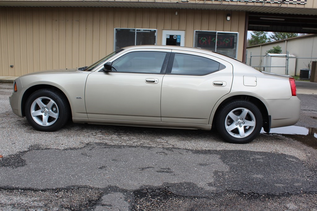 Dodge Charger 4dr Sdn SXT RWD 2009