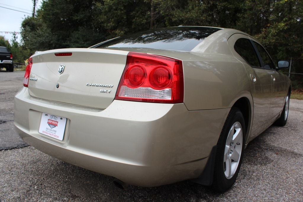 Dodge Charger 4dr Sdn SXT RWD 2009