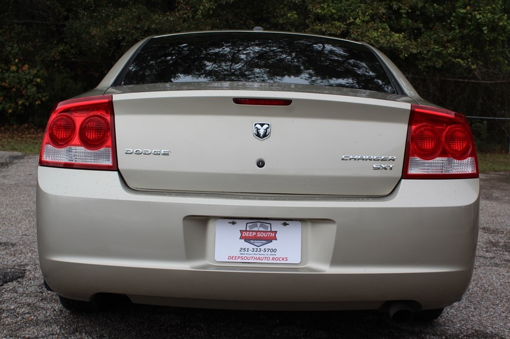 Dodge Charger 4dr Sdn SXT RWD 2009