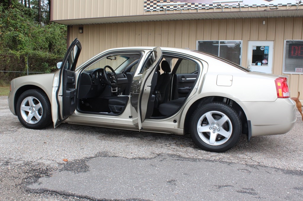 Dodge Charger 4dr Sdn SXT RWD 2009