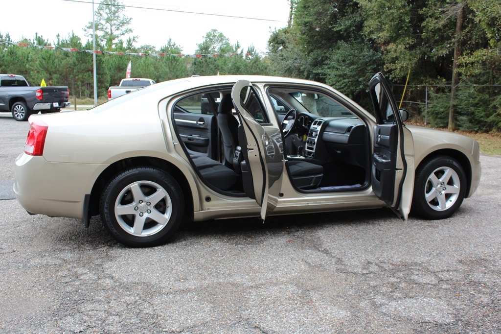 Dodge Charger 4dr Sdn SXT RWD 2009