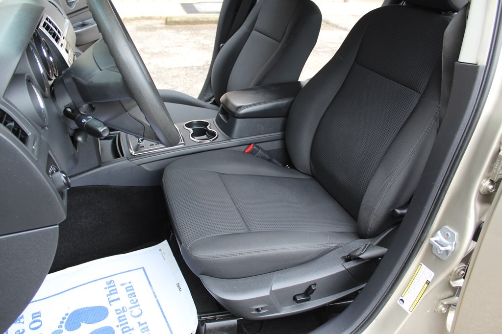 Dodge Charger 4dr Sdn SXT RWD 2009