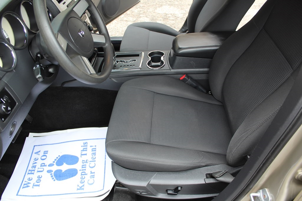 Dodge Charger 4dr Sdn SXT RWD 2009