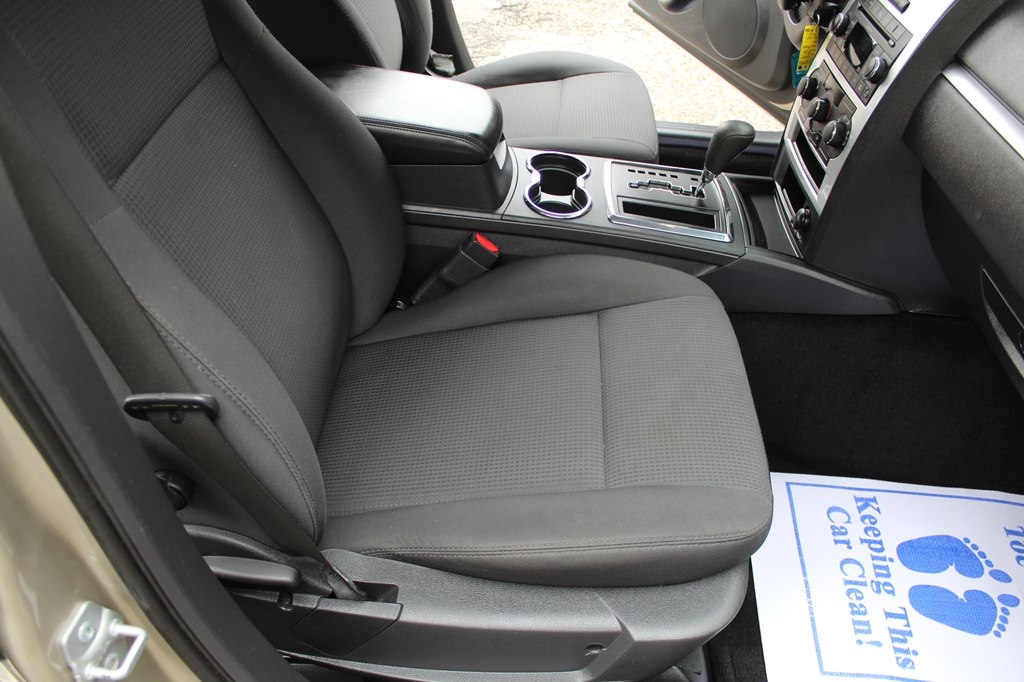 Dodge Charger 4dr Sdn SXT RWD 2009