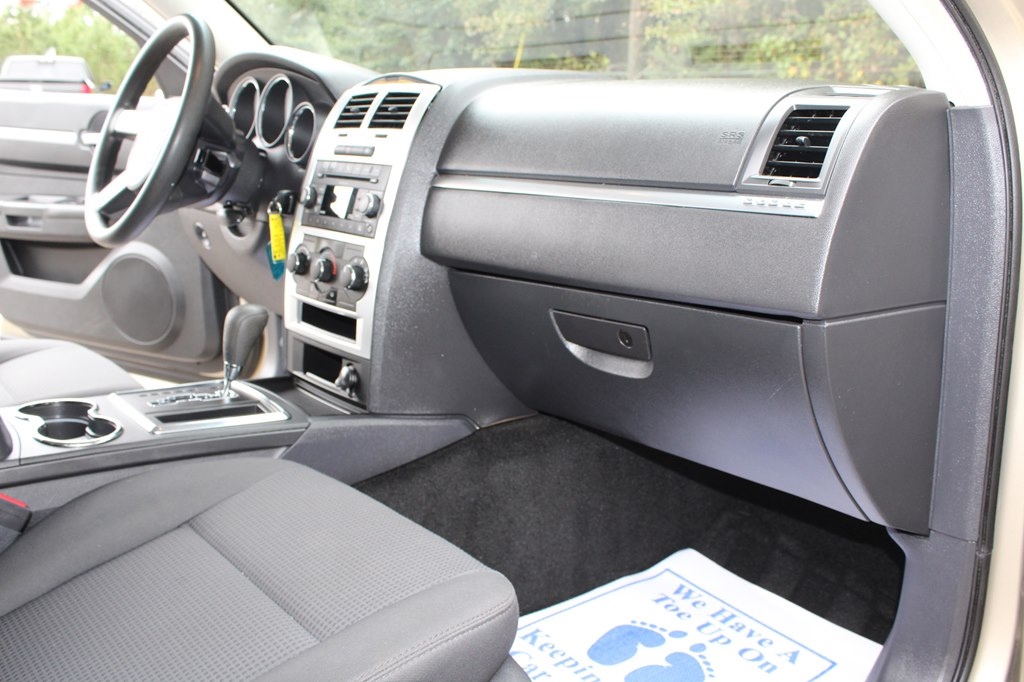 Dodge Charger 4dr Sdn SXT RWD 2009