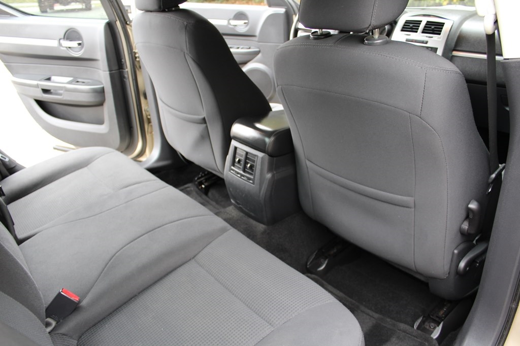 Dodge Charger 4dr Sdn SXT RWD 2009