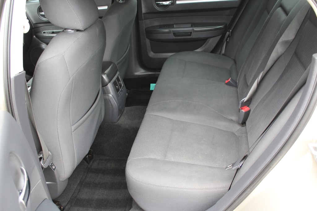 Dodge Charger 4dr Sdn SXT RWD 2009