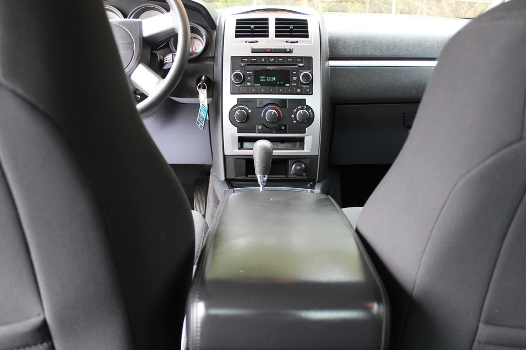 Dodge Charger 4dr Sdn SXT RWD 2009