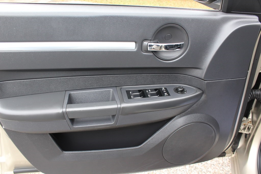 Dodge Charger 4dr Sdn SXT RWD 2009