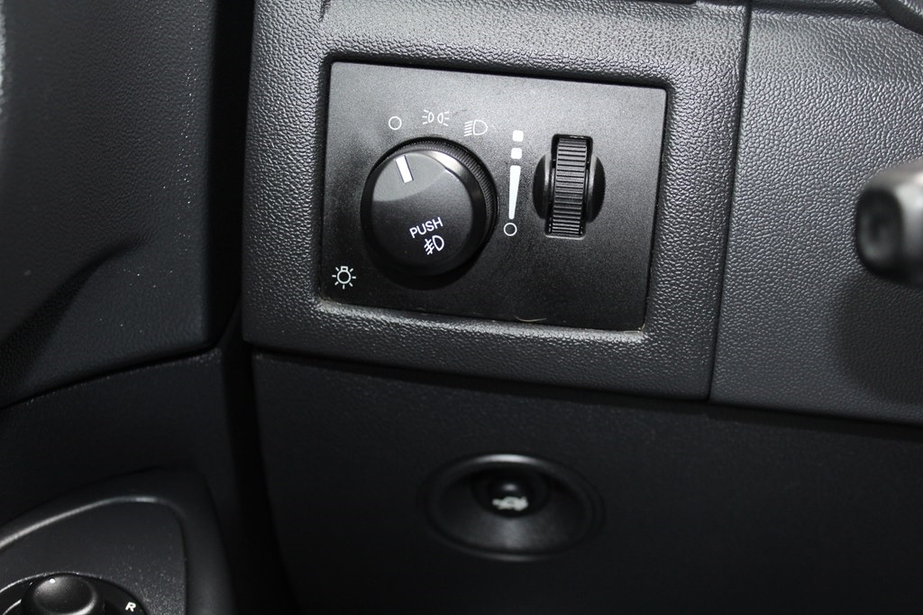 Dodge Charger 4dr Sdn SXT RWD 2009