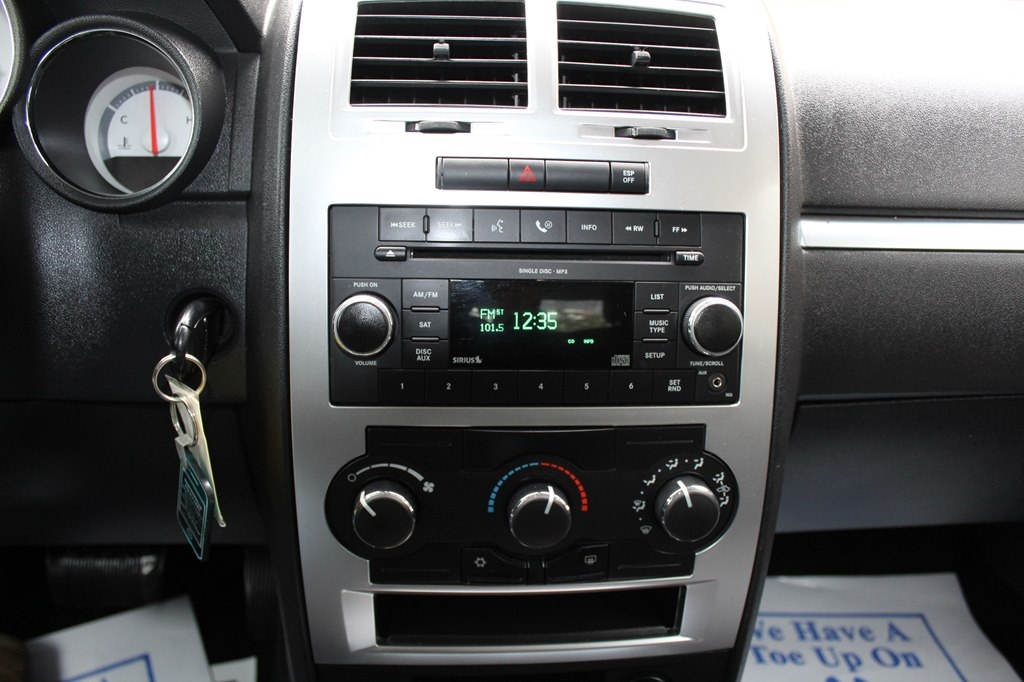 Dodge Charger 4dr Sdn SXT RWD 2009