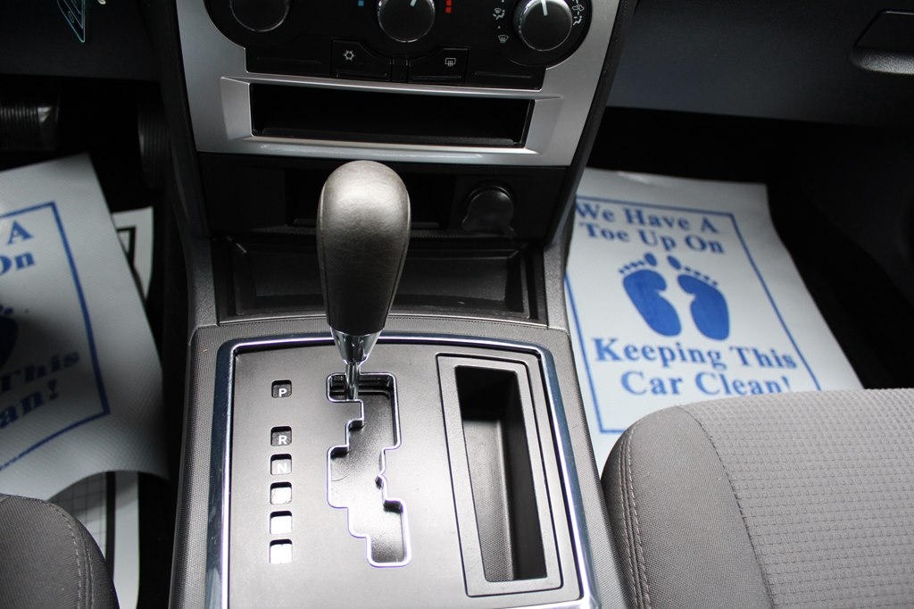 Dodge Charger 4dr Sdn SXT RWD 2009