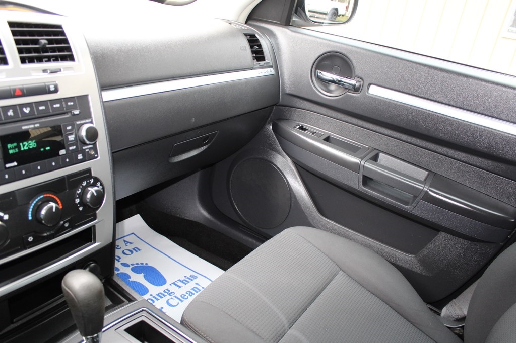 Dodge Charger 4dr Sdn SXT RWD 2009