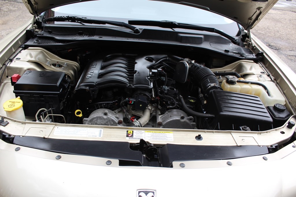 Dodge Charger 4dr Sdn SXT RWD 2009