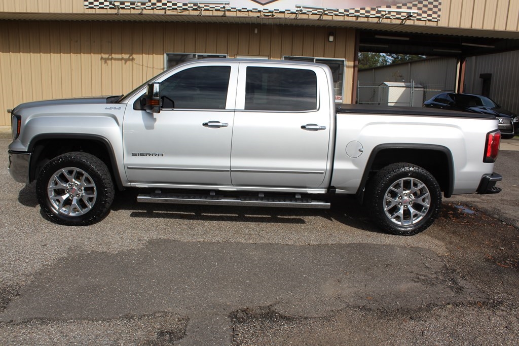 GMC Sierra 1500 4WD Crew Cab 143.5" SLT 2017