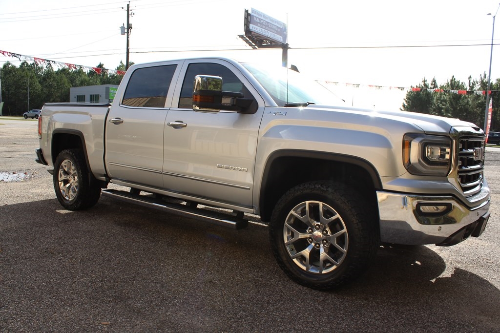 GMC Sierra 1500 4WD Crew Cab 143.5" SLT 2017