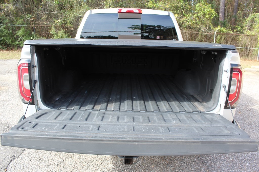 GMC Sierra 1500 4WD Crew Cab 143.5" SLT 2017