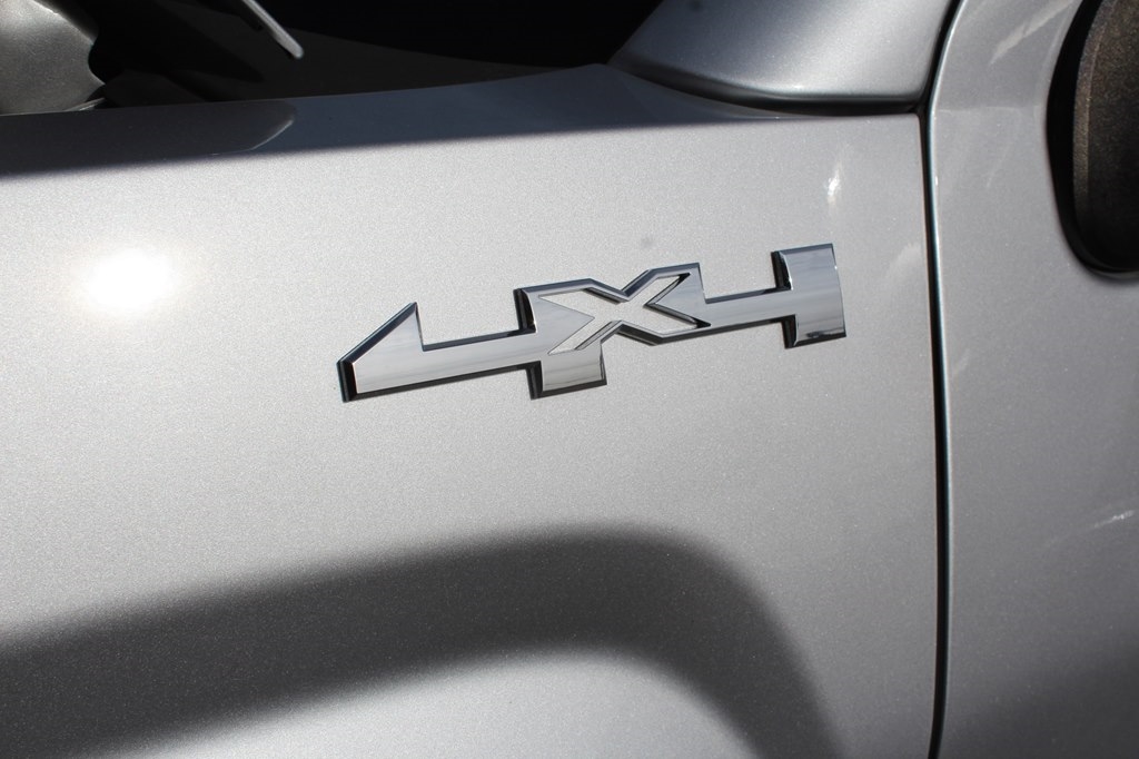 GMC Sierra 1500 4WD Crew Cab 143.5" SLT 2017