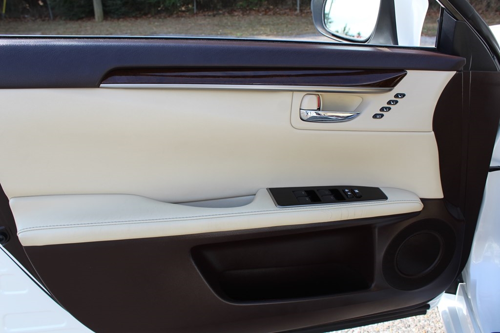 Lexus ES ES 350 FWD 2017