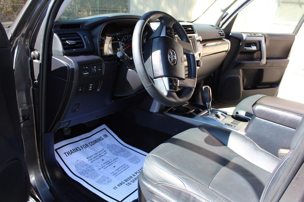 Toyota 4Runner RWD 4dr V6 SR5 Premium (Natl) 2016