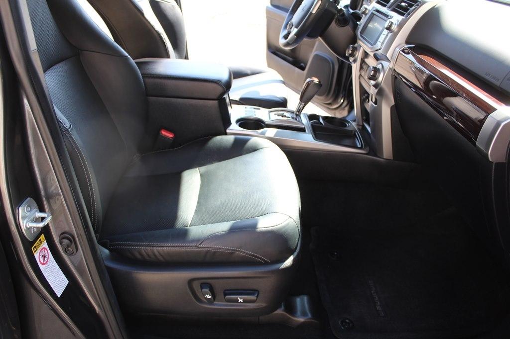 Toyota 4Runner RWD 4dr V6 SR5 Premium (Natl) 2016