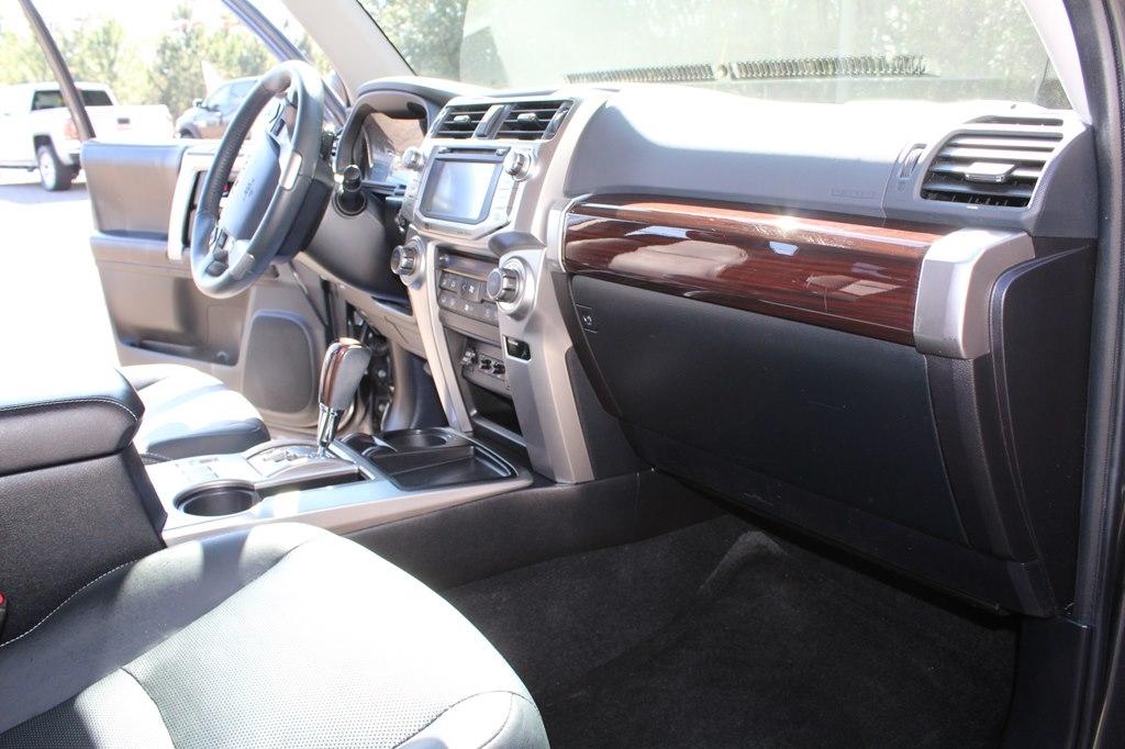 Toyota 4Runner RWD 4dr V6 SR5 Premium (Natl) 2016