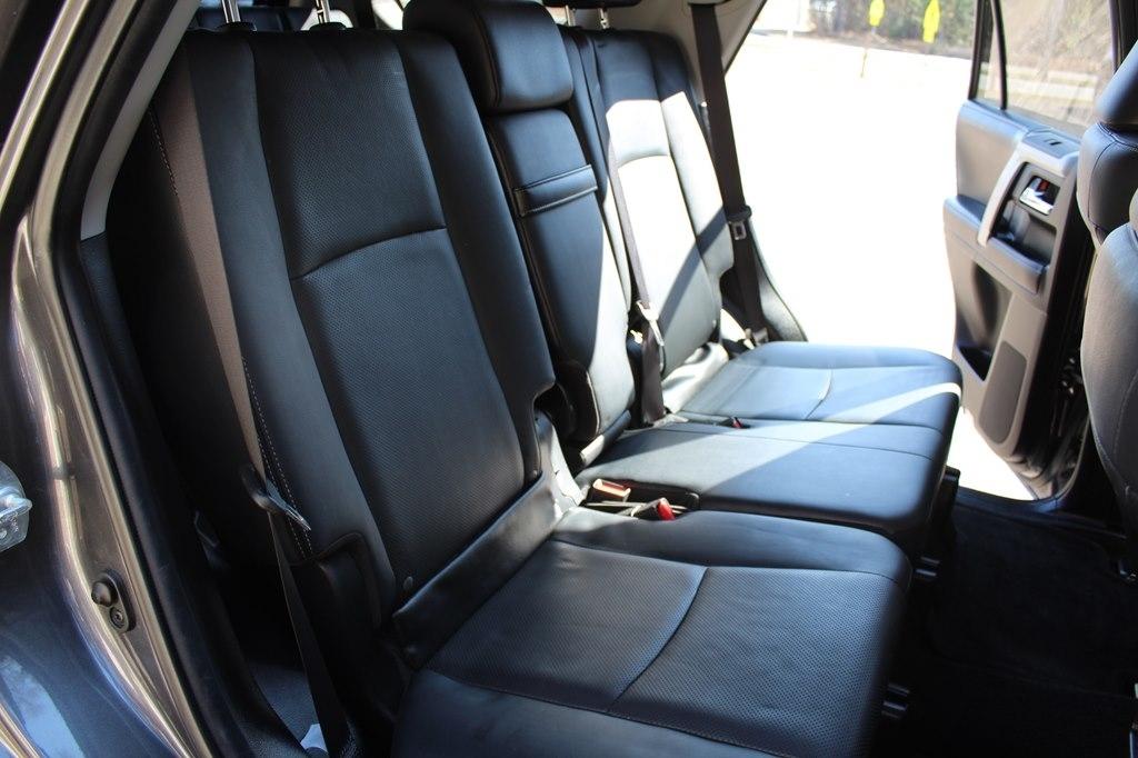 Toyota 4Runner RWD 4dr V6 SR5 Premium (Natl) 2016