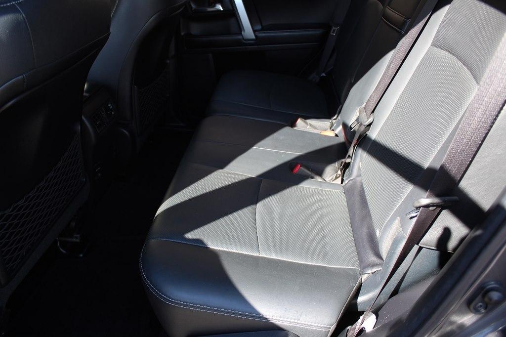 Toyota 4Runner RWD 4dr V6 SR5 Premium (Natl) 2016