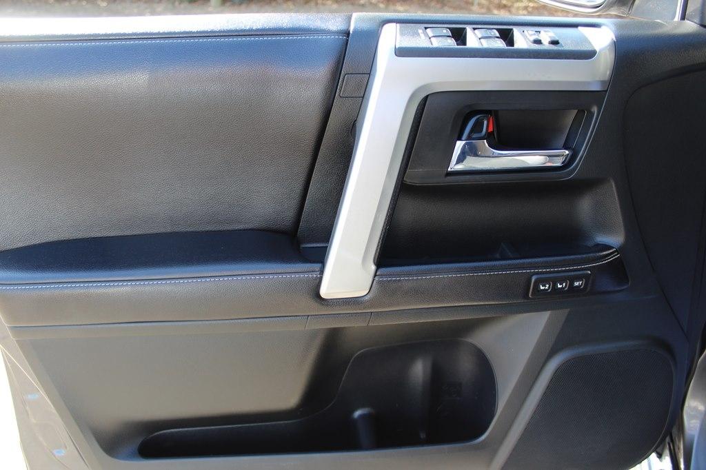 Toyota 4Runner RWD 4dr V6 SR5 Premium (Natl) 2016