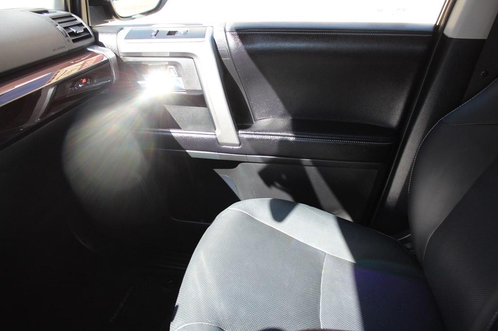 Toyota 4Runner RWD 4dr V6 SR5 Premium (Natl) 2016