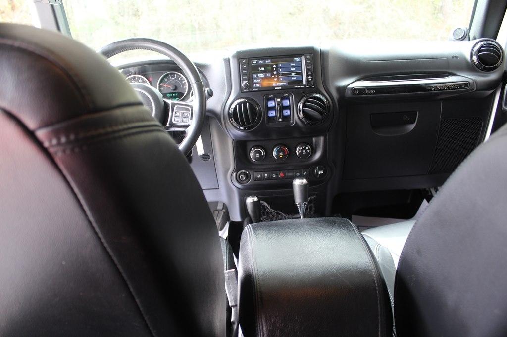 Jeep Wrangler Unlimited 4WD 4dr Altitude 2014