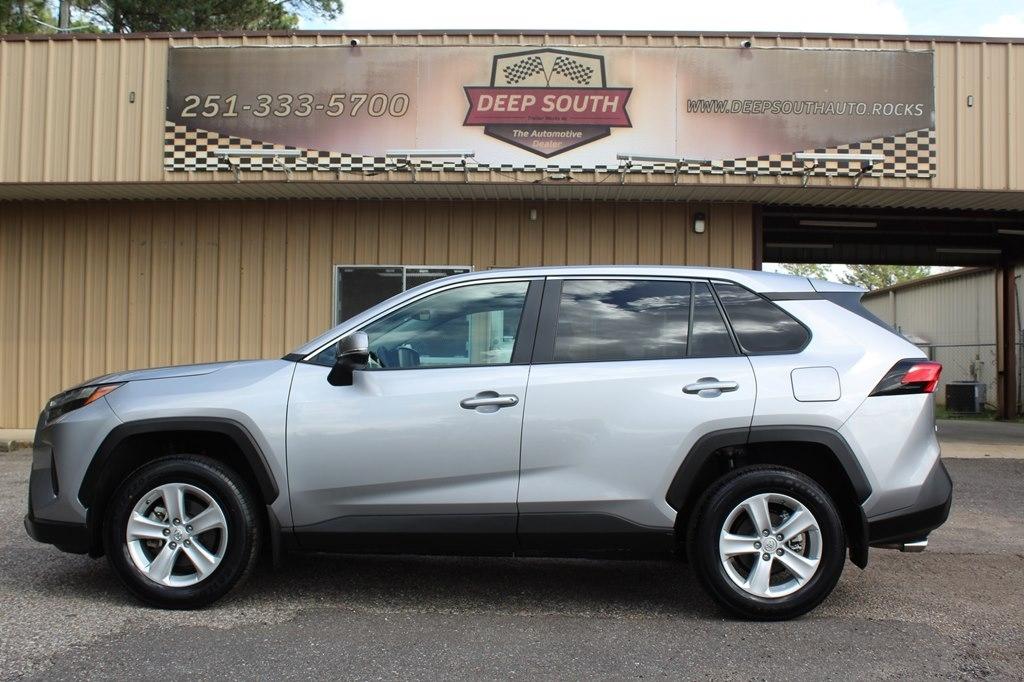 2024 Toyota RAV4 LE FWD (Natl)