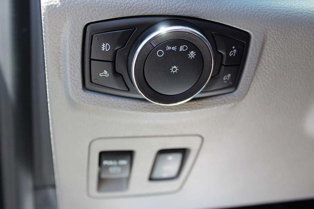 Ford F-150 Lariat 4WD SuperCab 8' Box 2018