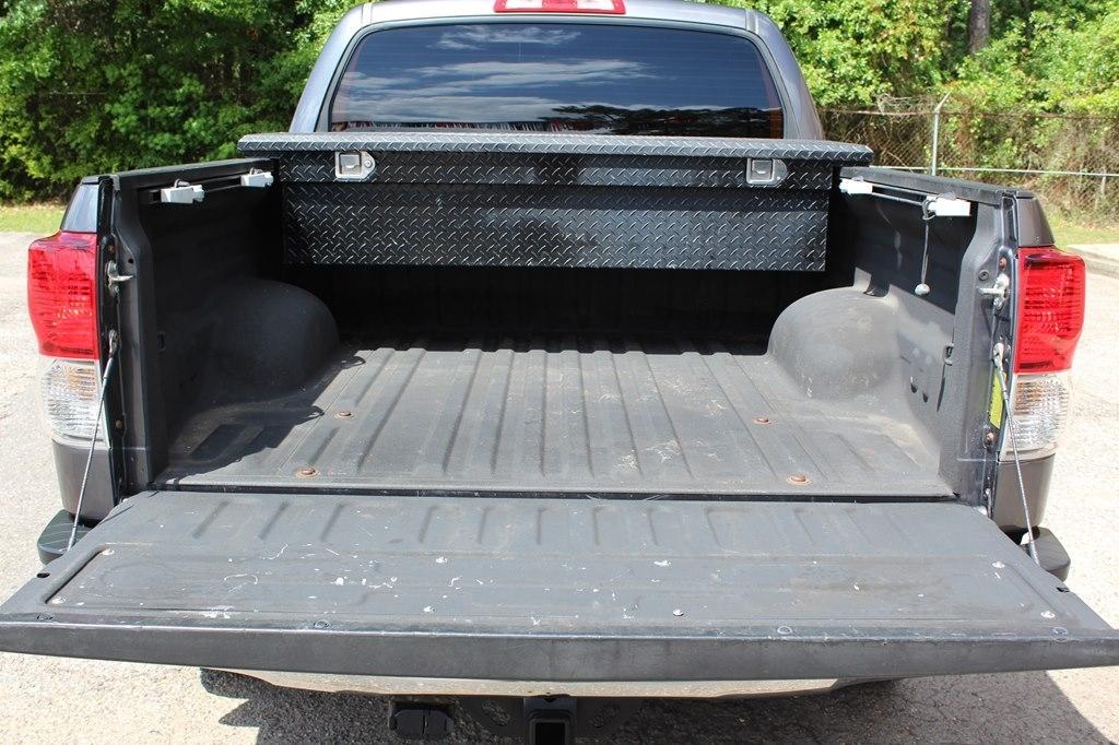 Toyota Tundra 4WD Truck CrewMax 5.7L FFV V8 6-Spd AT Platinum (Natl) 2013