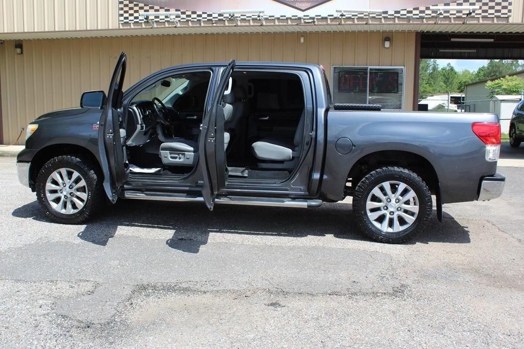 Toyota Tundra 4WD Truck CrewMax 5.7L FFV V8 6-Spd AT Platinum (Natl) 2013