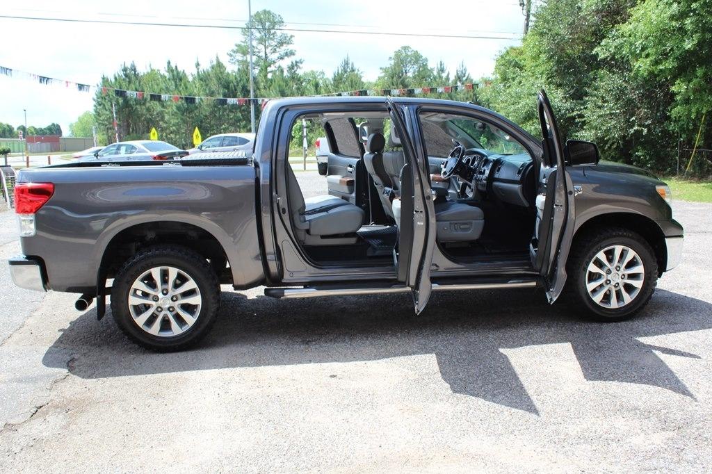Toyota Tundra 4WD Truck CrewMax 5.7L FFV V8 6-Spd AT Platinum (Natl) 2013