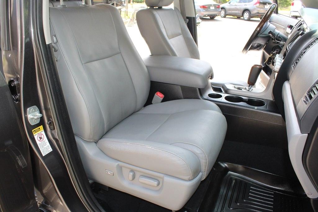 Toyota Tundra 4WD Truck CrewMax 5.7L FFV V8 6-Spd AT Platinum (Natl) 2013