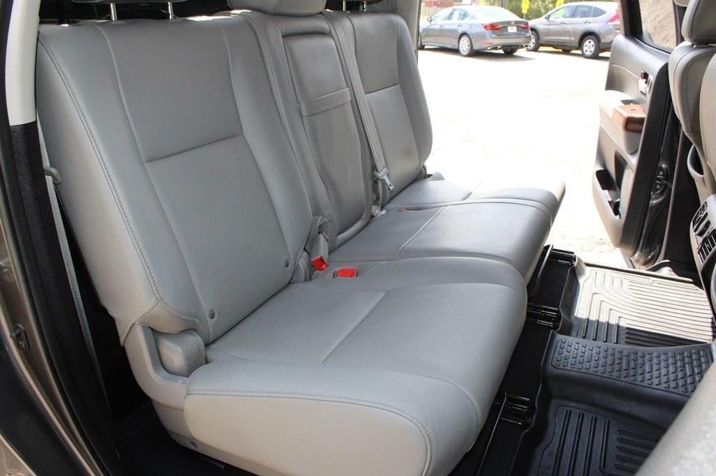 Toyota Tundra 4WD Truck CrewMax 5.7L FFV V8 6-Spd AT Platinum (Natl) 2013