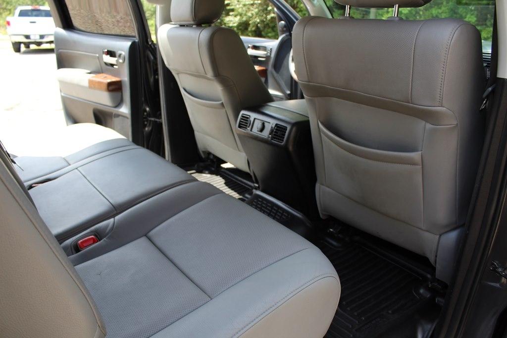 Toyota Tundra 4WD Truck CrewMax 5.7L FFV V8 6-Spd AT Platinum (Natl) 2013